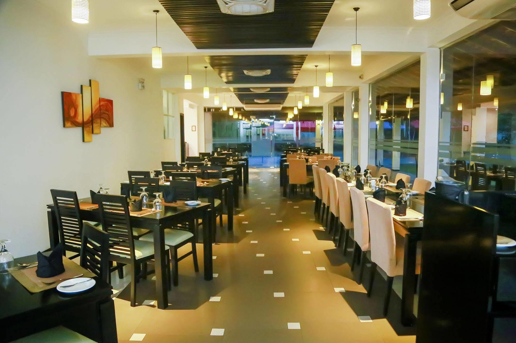 The Covanro Airport Hotel - Katunayake Gampaha Zewnętrze zdjęcie